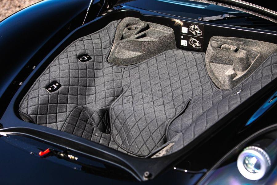 Багажник Porsche Carrera GT Bassalt Black 2005 года  (фото 30 из 32)
